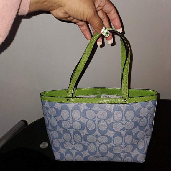 Authentic coach - Picture 1 of 3